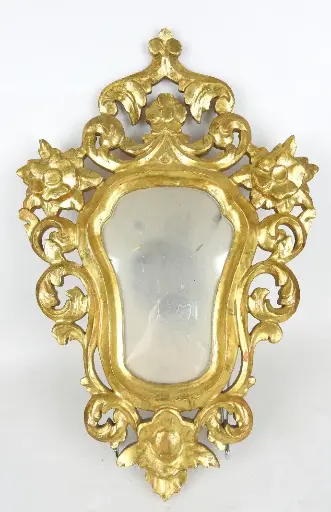 Miroir en bois Sculpté XIXème, petite taille, donc très facile à placer. 55x38               19th century carved wooden mirror small size, therefore easy to place
