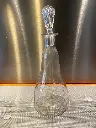 Carafe en cristal ciselé, à décor de feuilles, époque art déco.                                     Carafe in chiseled crystal, decorated with leaves, art deco period.