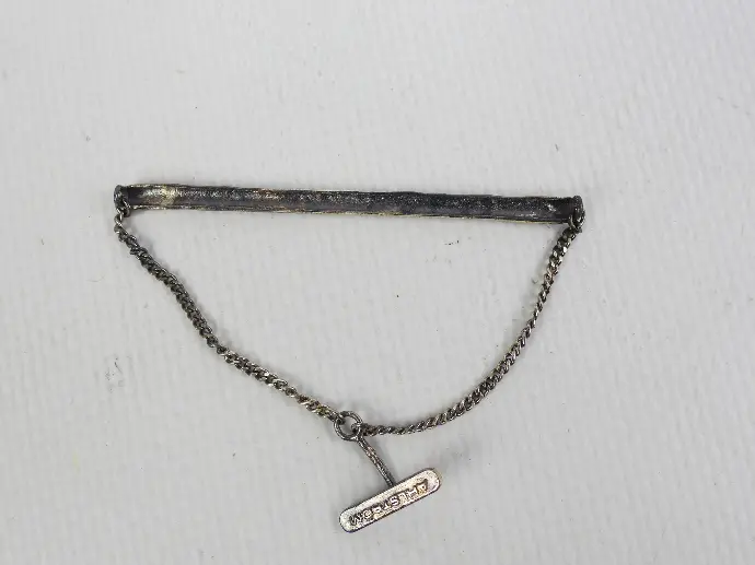 Chaine de cravate en argent, signée Alstom, époque 1960. Brutaliste du milieu XXème. Collector en super état.