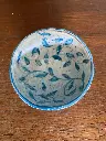 Bol en céramique des années 50, signé CL pour Claude Levy à Vallauris. Décors de feuilles bleues en émaux cloisonnés. Très beau travail, vraiment charmant.                    Ceramic bowl from the 50s, signed CL for Claude Levy in Vallauris. Blue leaf decorations in cloisonné enamel. Very beautiful work, really charming.