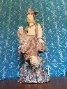 Statuette Chinoise Guanyin, dynastie Song, entre 960 et 1279, terre cuite polychrome de très belle taille puisqu'elle mesure 50cm de haut.  Chinese Guanyin statuette, Song dynasty, between 960 and 1279, polychrome terracotta of very good size since it measures 50cm high.