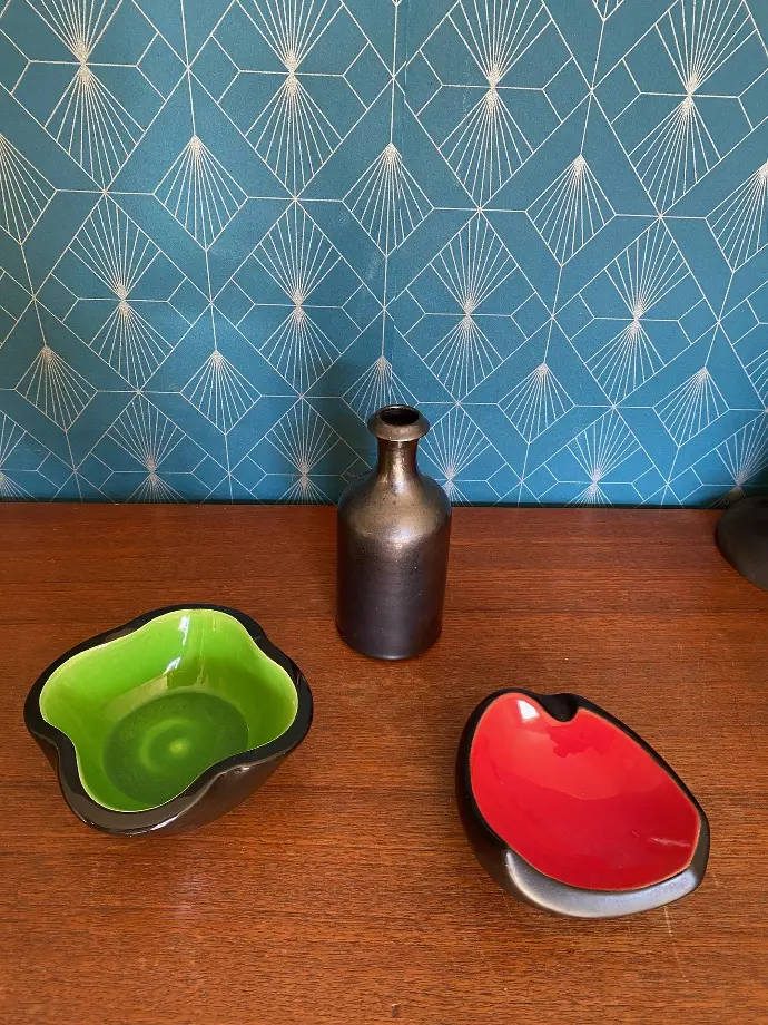 Céramique de Sèvres , signée Kéramos, collection emblématique des années 60, ensemble de 3 pièces en excellent état.                                    Sèvres ceramics, signed Kéramos, emblematic collection from the 60s, set of 3 pieces in excellent condition and very beautiful.