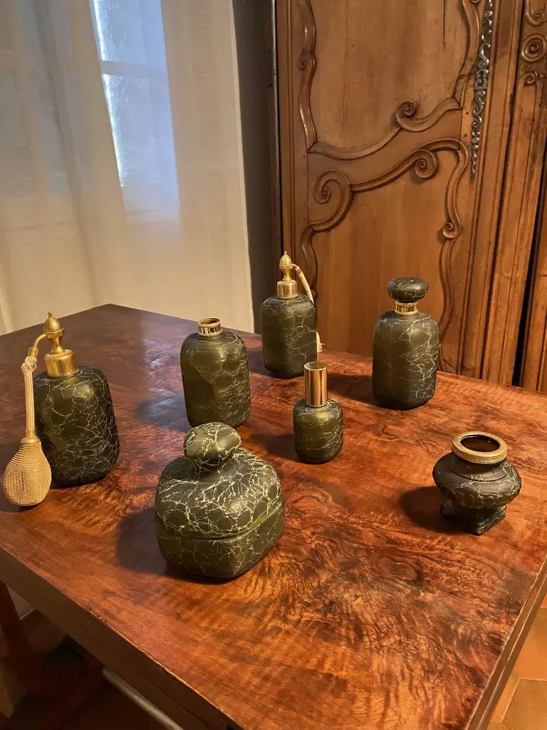 Ensemble de salle de bain signé Marcel Franck, époque art déco. Années 20.        Bathroom set by Marcel Franck, Art Deco period. 1920s.