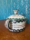 Robert Picault, Superbe soupière à couvert, en céramique émaillée, signée, numérotée, des années. Robert Picault, Superb covered soup tureen, in enamelled ceramic, signed, numbered, from the years.