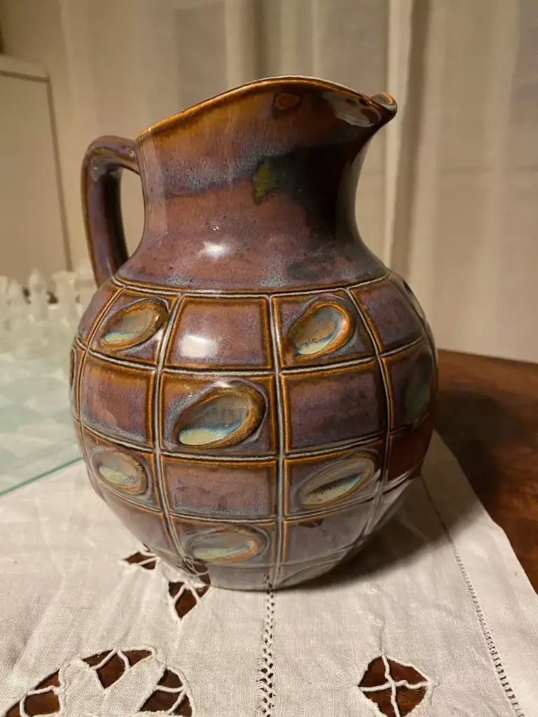 Pichet en céramique signé Denbac. Epoque art nouveau.                 Ceramic pitcher signed Denbac. Art Nouveau period