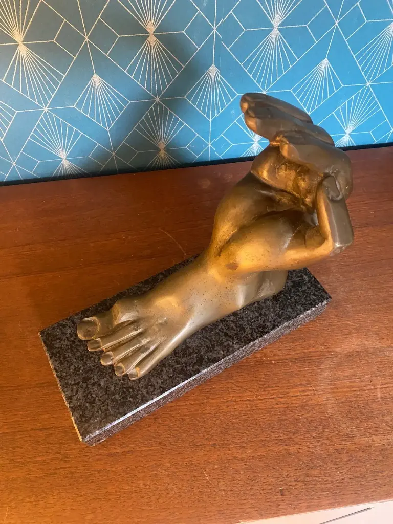 Rare, sculpture Bronze, Main et pied ancien, début XXe ,sur marbre noir moucheté.                                                 Rare, bronze sculpture, antique hand and foot, early 20th century, on speckled black marble