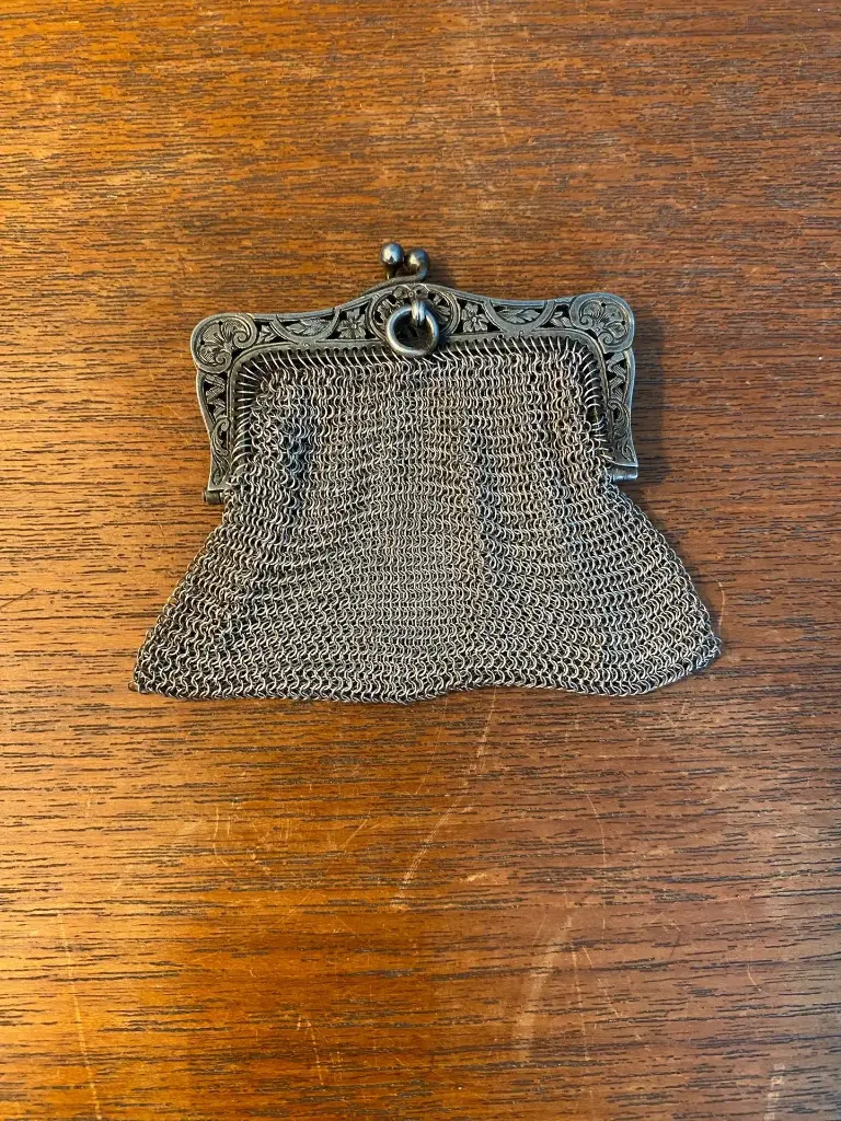 Argent massif, Porte-Monnaie, aumônière ancienne, fin XIXème.        Solid silver, coin purse, antique purse, late 19th century.