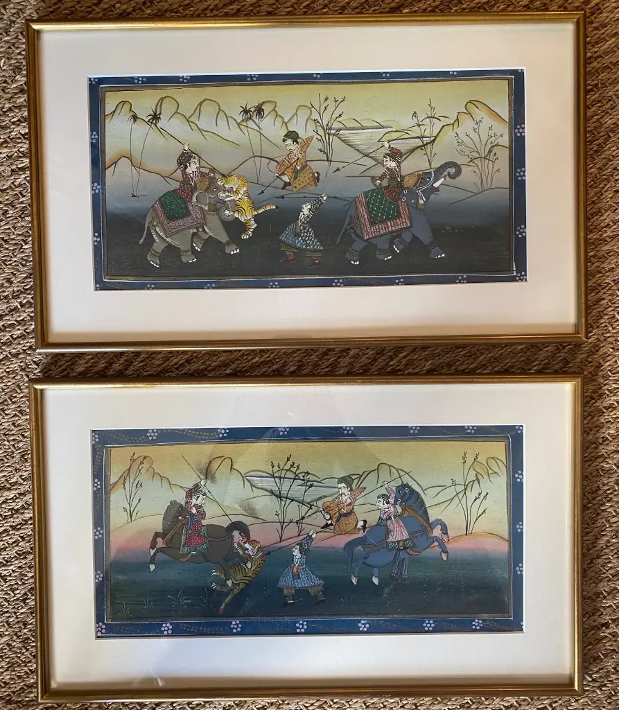 Tableaux Persans anciens, début XXème, Gouache sur soie. Encadrés sous verre.                                           Antique Persian paintings, early 20th century, gouache on silk. Framed under glass.