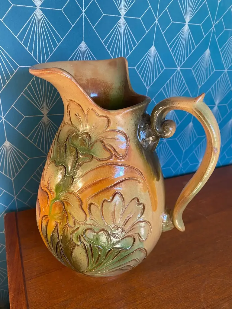 Ancienne grande cruche, terre cuite, école Italienne Romacréa, des années 60.                                                                   Old large earthenware pitcher, Italian Romacrea style, from the 1960s.