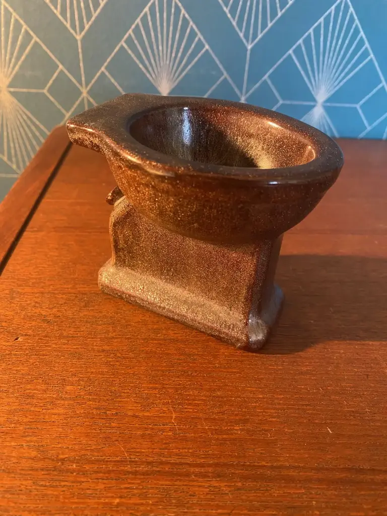 Ancienne terre cuite émaillée, école Italienne Romacréa, des années 60.    Antique glazed terracotta piece, from the Italian school Romacrea, dating from the 1960s.