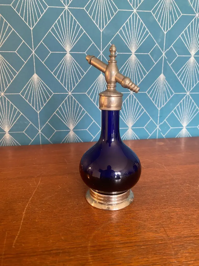 Vaporisateur à parfum ancien, époque art déco, signé , et daté de 1927.               Antique perfume spray, art deco period, signed and dated 1927.