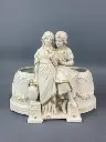 Royal Dux, coupe en biscuit, ou jardinière, sculpture ancienne.          Royal Dux, biscuit cup, or planter, antique sculpture.