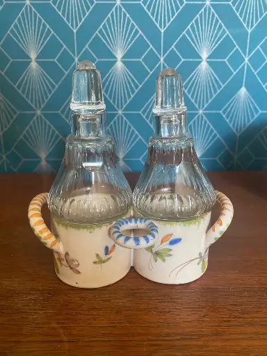 Huilier-vinaigrier Martres Tolosane XIXème. Un petit choc à noter.