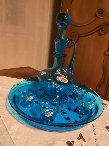 Service à liqueur époque art nouveau, en verre émaillé et peint à la main bien sur. Avez son plateau d'origine.            Art Nouveau liqueur service, in enameled glass and hand painted of course. With its original tray.