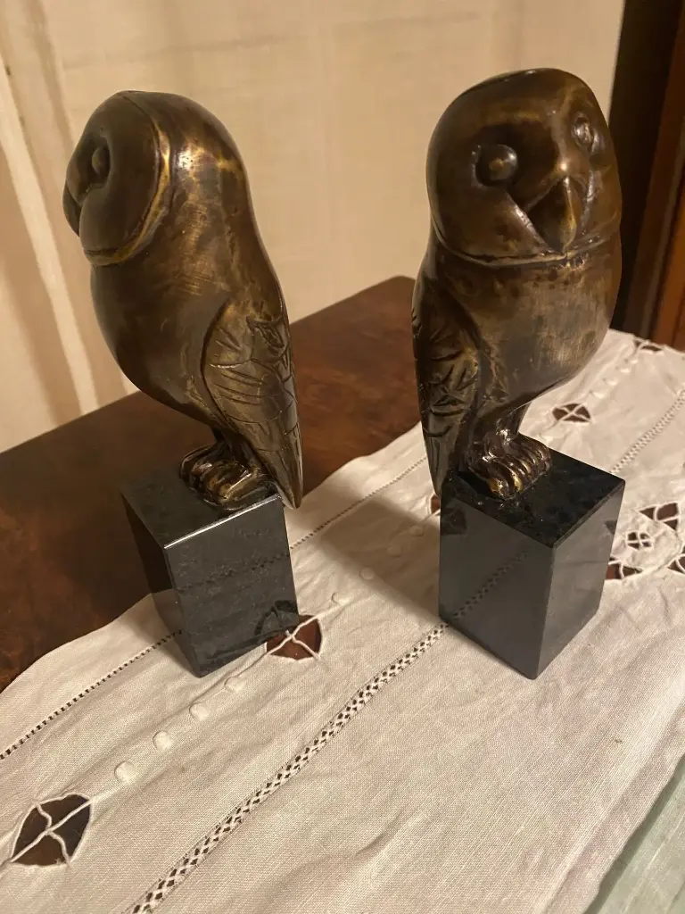2 Statuettes en bronze Art déco, socle en marbre noir, DLG de, Charles Pompon.                                                                2 Art Deco bronze statuettes, black marble base, DLG de, Charles Pompon