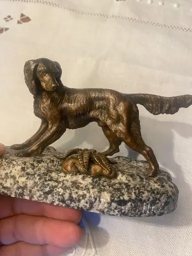 Statue animalière en bronze, chien de chasse XIX eme, signé Jules Moigniez.Bronze animal statue, hunting dog, 19th century, signed Jules Moigniez.